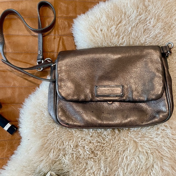Marc by Marc Jacobs metallic grey crossbody purse - Picture 4 of 11